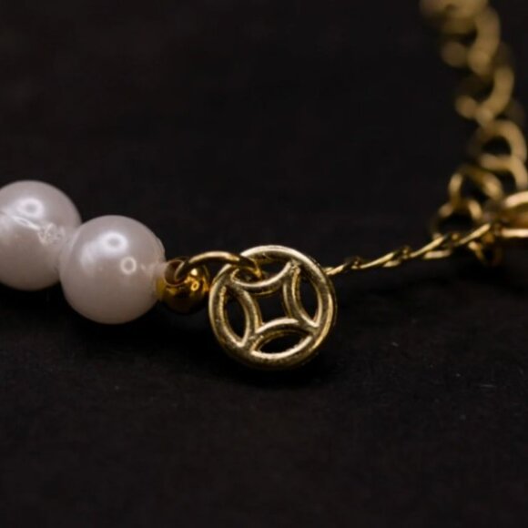 NWT: White Peal Coin Bracelet - Picture 8 of 8